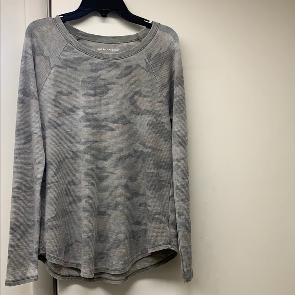 Women’s American Eagle XS Camo Henley